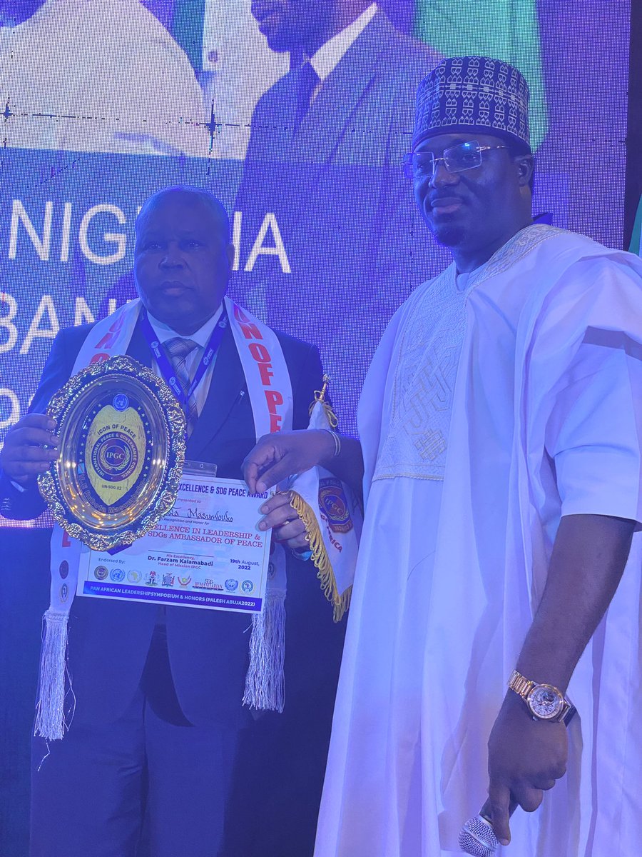 RubotaFM's tweet photo. C'est un honneur pour moi de ramener au pays le Prix d'honneur international 2022 d'Abuja et être fait ICONE INTERNATIONALE DE LA PAIX à la 8ème Édition du symposium panafricain sur le Leadership. C'est grâce à la gouvernance inclusive,cheval de bataille de S.E le président https://t.co/0ZoiTOzALY