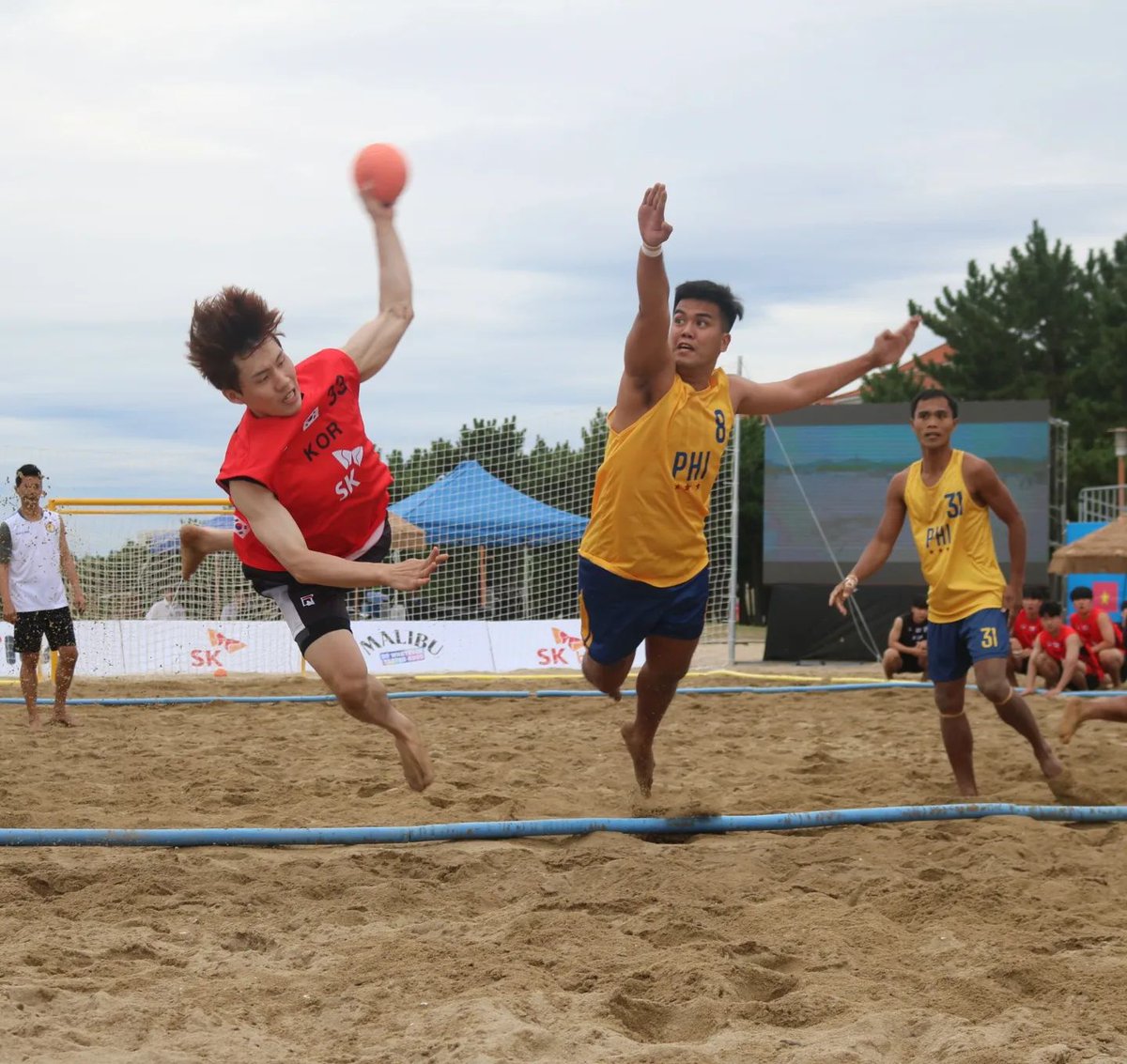 sea_sports_news's tweet photo. 🤾‍♂ Handball | Congratulations to Team Philippines 🇵🇭 &amp; Team Vietnam 🇻🇳 for the good results at the 2022 Korea Beach Handball Festival! Check results below.

Follow us on FB: https://t.co/bgK15ZuTin
#TeamPhilippines
#TeamVietnam 
#SEASN https://t.co/xfUjuTFpQo