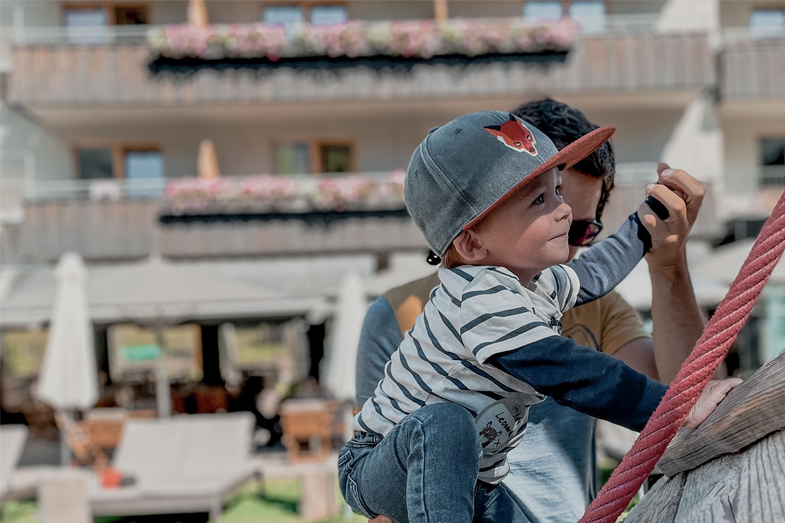 Reisprofs's tweet photo. De zomervakantie is voorbij, op naar de herfstvakantie! Wij hebben nog wel wat tips voor een actieve #herfstvakantie met het hele gezin in de #Bergen van #Liechtenstein #gorfion #actievevakantie #gezinsvakantie #metkidsopvakantie. https://t.co/AZRMnGn4Mz https://t.co/2eV1lWlEmV