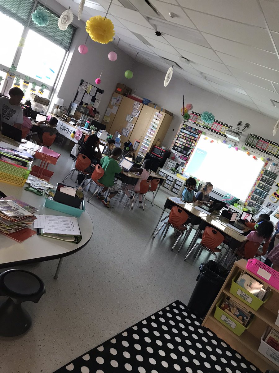 fcsdcompass's tweet photo. Getting our day started with Morning Meetings, Interactive Read Alouds, Big Books, and MAP testing!!!📚❤️#CompassRocks❤️ https://t.co/AAmOyhhrmU