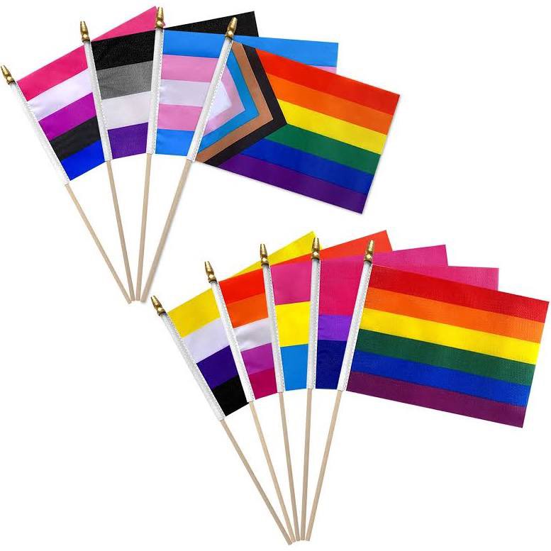 NH_MSG_LIGHTS's tweet photo. harry didnt pick up a pride flag last night. and that just wont do. 
we know how important rainbows are to H “i study rainbows” “matilda hits different in a rainbow jumpsuit” 
lets show H our love

HSLOT NYC attendees we have ONE JOB - spread the LOVE💜

#HarryStylesLoveOnTour https://t.co/thDi47Kiqo
