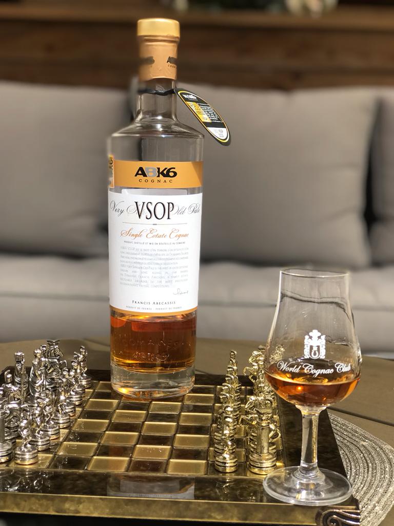 WorldCognacClub's tweet photo. It's a Monday night of chess at World Cognac Club whilst we also enjoy our Cognac of the Month winner for August 2022, @ABK6Cognac VSOP. Have a fantastic evening!
#worldcognacclub #cognac #cognaclife #cognaclover #chess #chessboard #chessmaster #vsop #ABK6 #abk6vsop https://t.co/YqMHEaGZOL