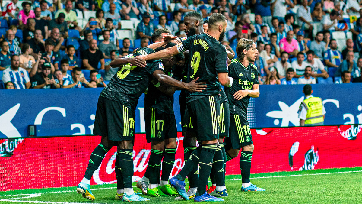 realmadriden's tweet photo. 🖤💛 #NewCoverPic 💛🖤 https://t.co/3nJAMTAKKY