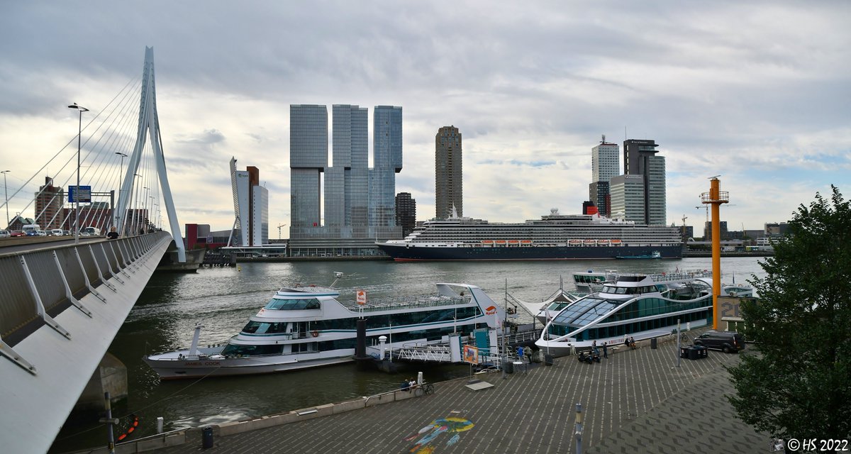 HugoSluimer's tweet photo. Another Queen in town #QueenVictoria #010byday @CruisePortRTM #NLRTM #Rotterdam #OnzeHaven @CruiseReiziger #PortofRotterdam #Cunardline #TheFineLine @Cunardline Meer via: https://t.co/aSs1yE77kZ https://t.co/v2kOCdVcvo