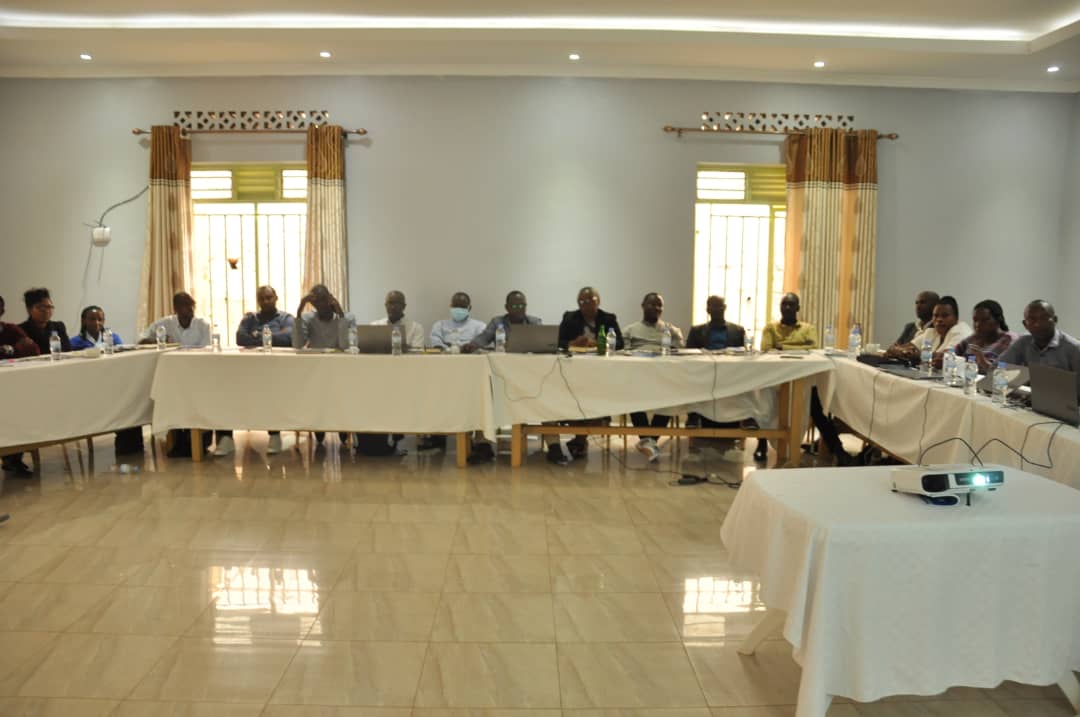 Komite Nyobozi y'Akarere, Abanyamabanga Nshingwabikorwa b'Imirenge n'Abayobozi b'Amashami ku Karere bari mu mwiherero wabereye mu Nkingo #Gacurabwenge.Baraganira ku mikorere n'imikoranire iganisha ku gufasha umuturage kugera ku iterambere <a href="/RwandaLocalGov/">Ministry of Local Government | Rwanda</a> <a href="/gatjmv/">Gatabazi Jean Marie Vianney</a> <a href="/RwandaSouth/">Southern Province | Rwanda</a>