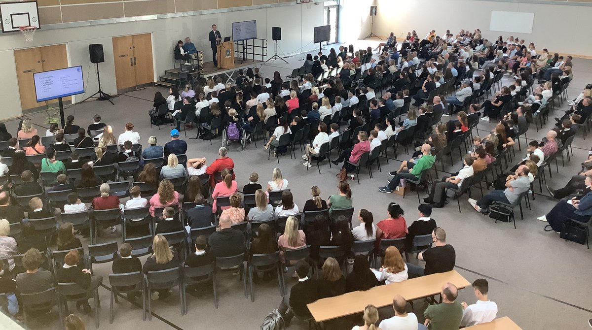 maristdundalk's tweet photo. Mr Craven addresses our new 1st year cohort and their parents as they begin their journey with us here in St Mary’s. Fr Jim blesses us all & prays for Mary to watch over them 🙏🏻 #Marist #firstdayofsecondaryschool https://t.co/cKQdBpwgnY