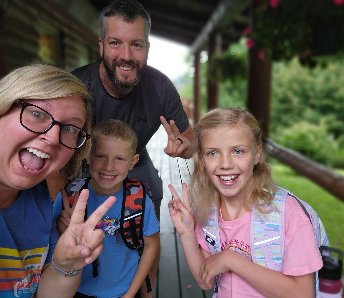 ckracer7235's tweet photo. ✌️ out summer fun it is time for back to school 👩‍🏫😁😍.
Have an amazing day kids. @EricB1el and I love you and can't way to see how much you grow this year. Time for a nap, this momma is tired. 🤣 #naptime #momlife 
 #hotmessmom
#backtoschool2022 #schoolday #firstdayofschool https://t.co/Z693CK0Krb