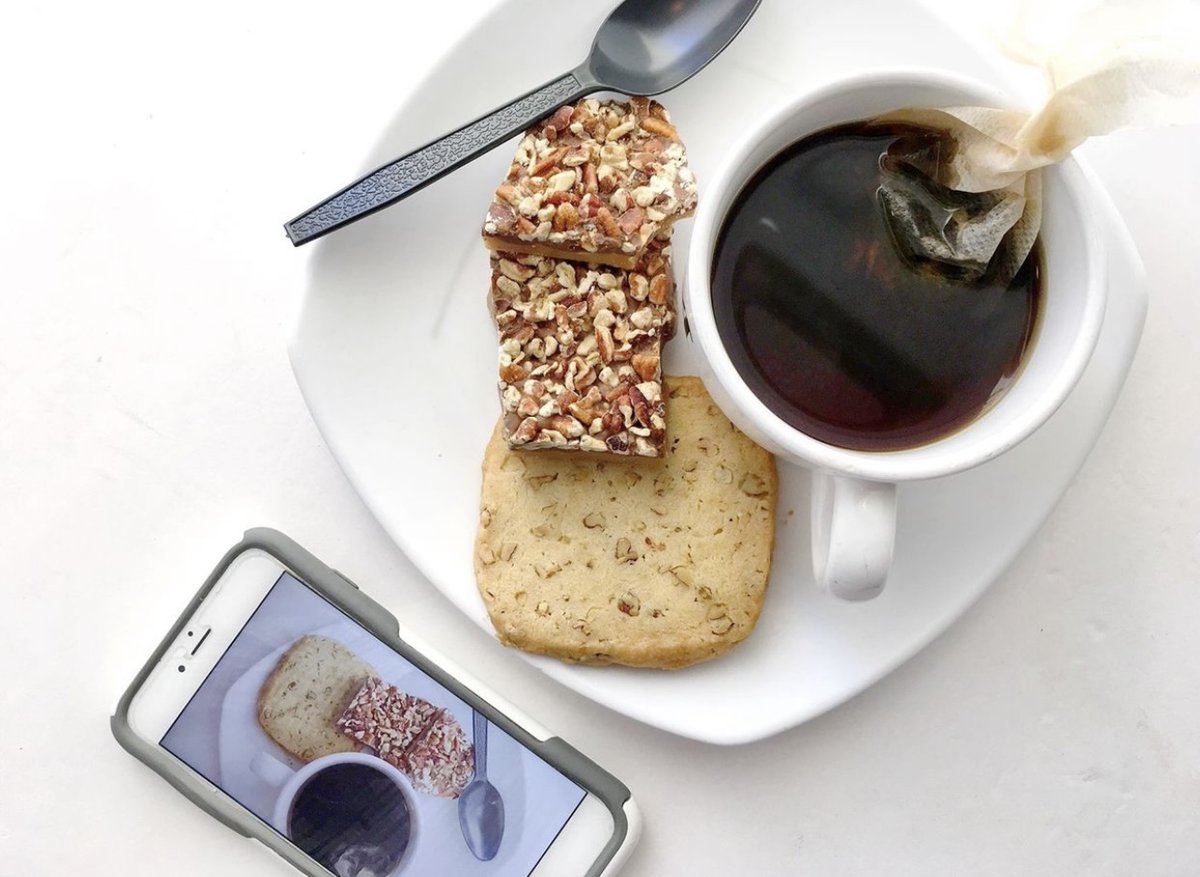 Btoffee's tweet photo. A picture perfect Monday morning consists of hot tea and delicious toffee! Indulge! ☕✨ https://t.co/ehv9IhAr7S