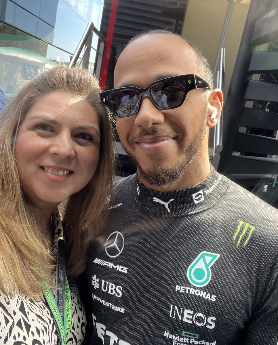 @LewisHamilton We will Never Give Up 💪🏼💜 You will come back stronger!Thank you for giving me some time 🙏🏼 and stopping for a photo. Meeting you is always incredible, you have the biggest of hearts. Sending you positivity, love and light…With you always 💛 #BelgiumGP 🇧🇪 #TeamLH