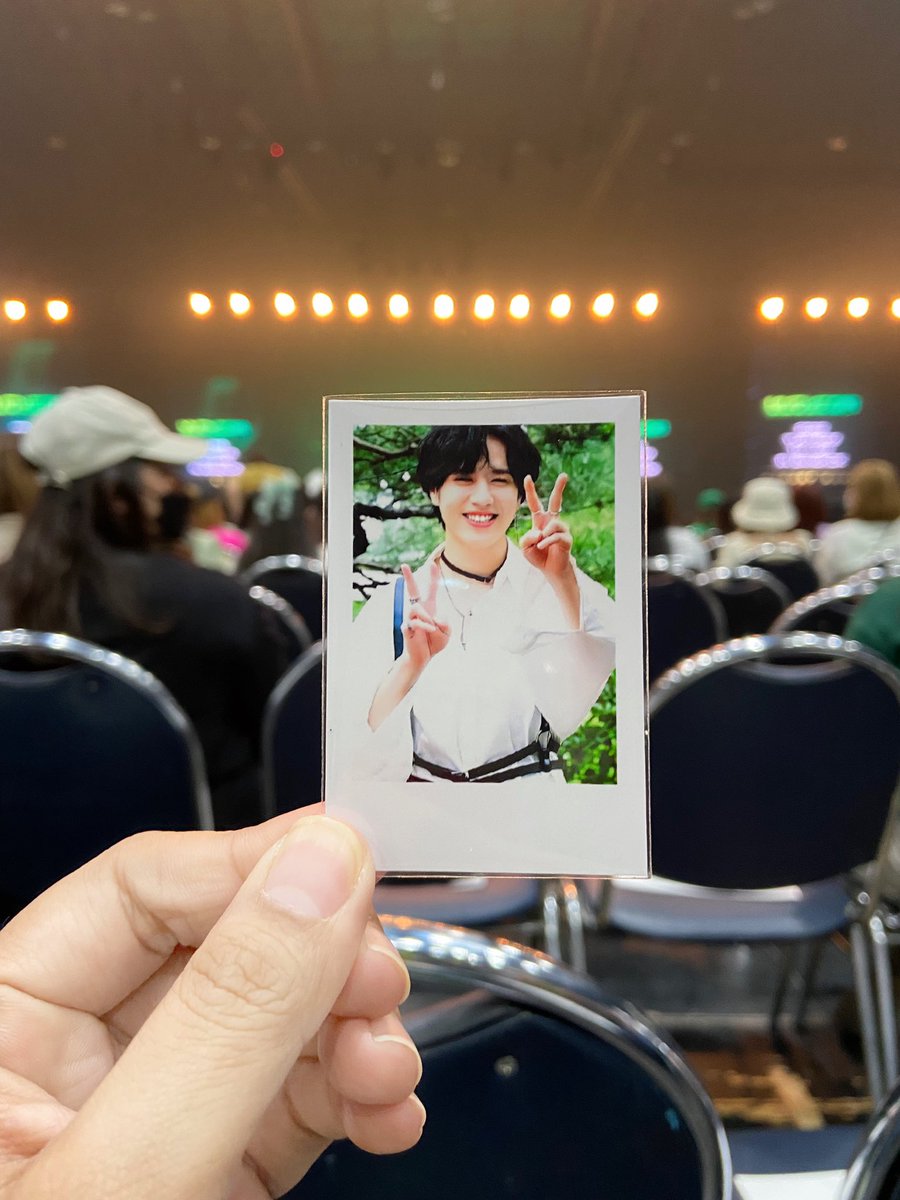 thisis_BB's tweet photo. I'll say good bye with this smile to begin thinking of you. I wait for our return to meet in Thailand. When you're weak, I want you to know that I always support you, matter for how long💚🐥   #YUGYEOM @yugyeom #YUGYEOM1stLiveInBKK #SeeYouSoonyugyeom https://t.co/CwdQcZ2jHo
