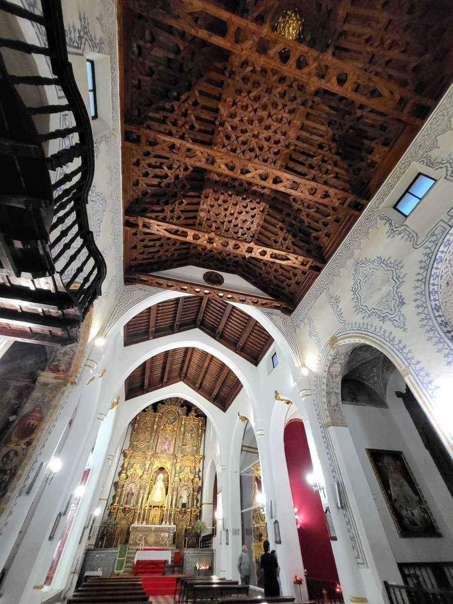 ClaritasGranada's tweet photo. 😍 Las iglesias del Albaicín nos tienen completamente enamorados🥰 como la iglesia de San Miguel Bajo, que tiene este artesonado de madera tan impresionante. ¡Conoce el Albaicín con nosotros!☪
@PlanesGranada @granadaturismo
@turgranada
#claritasturismo #claritasgranada #granada https://t.co/LqUBRP5cCR