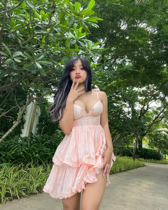 Thank you for 100k 💓 https://t.co/6afLr7Zd2q