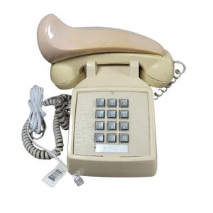 Dre174Dre's tweet photo. @ValaAfshar Ok but I loved that shoulder rest thing! https://t.co/XcC0lWO29C