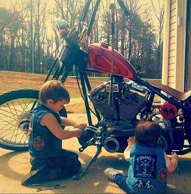 MimiandMoto's tweet photo. Though this #MC is not officially recognized yet, they are working hard to prove they are worthy. Photo: vagamundosmotors #instagram

#MotorCycleClub #chopper #chopperlife #chopperswapper #chopperbike #chopperstyle #bikerkids #bikerlifestyle #wrenching #bikers #MotorcycleMonday https://t.co/KhUuFZ5U9R