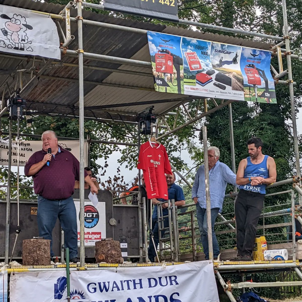 menter_y_glan's tweet photo. Cawsom benwythnos gwych ym Mhennal gyda sioe y pentref llwyddiannus iawn ddydd Sadwrn a Cneifio cyflym yn dathlu 10 mlynedd yn y Glan yr Afon dydd Sul Cneifio Cyflym Pennal Speed Shears
#community #cymuned #pennal #pentref #villagelife #countrypub #tafarn #pub #sioe https://t.co/SyZxSd9CwH