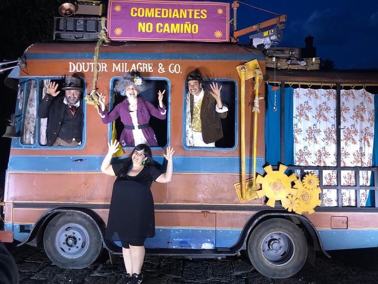 O pracer de traballar con xente riquiña fai que os domingos sexan menos tristeiros. Onte percorremos parte do Camiño Portugués seguindo á camioneta de “Comediantes no Camiño”. 

Mil grazas á xente de  @inventiteatro por contar con nós! 🙌🏼💗

#ComediantesNoCamiño #OTeuXacobeo