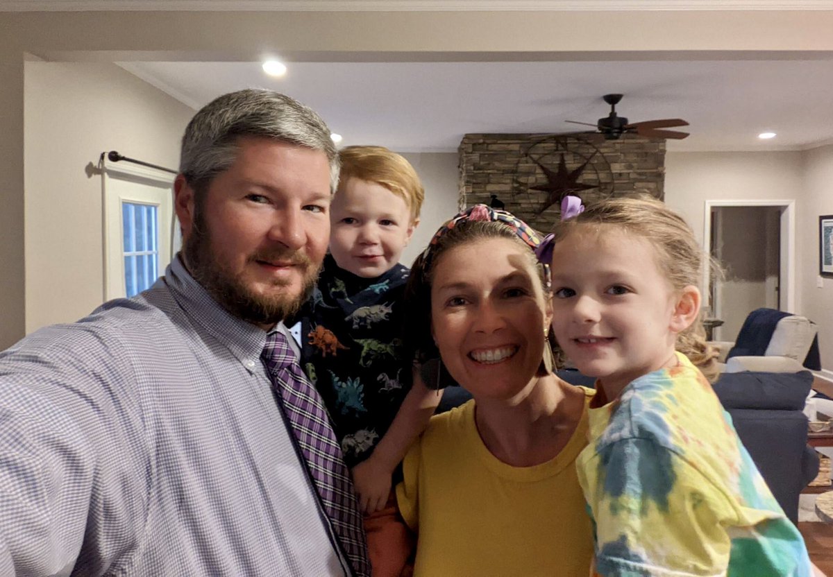 ClaireDraughn's tweet image. The Draughns are ready for a great school year! #MAfirstday #WeDoScienceWell