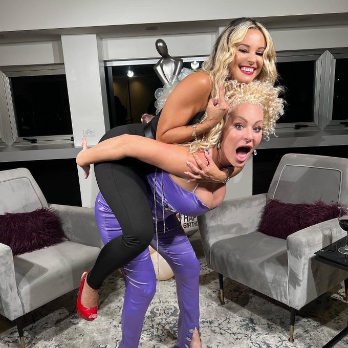 Watch CarmenLuvana's leaked NSFW photo on TwXstars