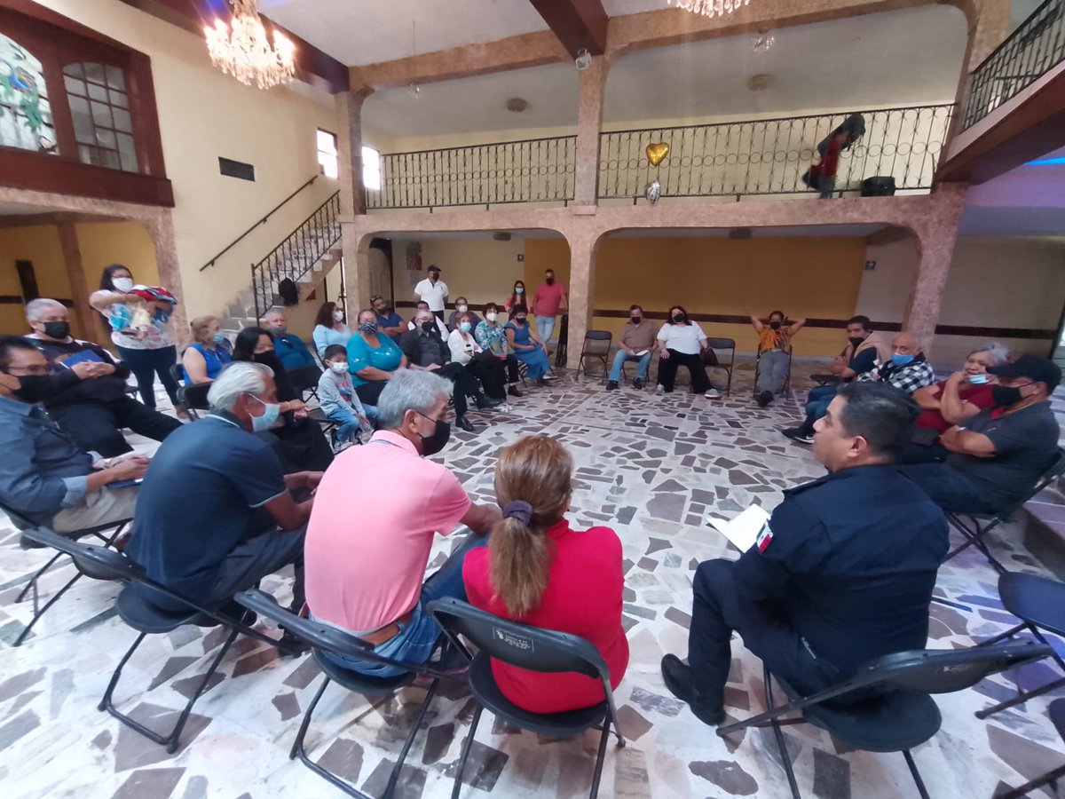 AtizapanCentro's tweet photo. JUNTA CON TRÁNSITO MUNICIPAL.https://t.co/eWpCObLuKc https://t.co/4DabNTtx7v