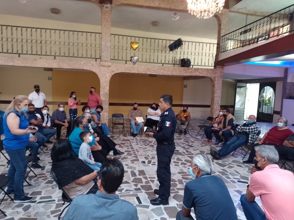 AtizapanCentro's tweet photo. JUNTA CON TRÁNSITO MUNICIPAL.https://t.co/eWpCObLuKc https://t.co/4DabNTtx7v