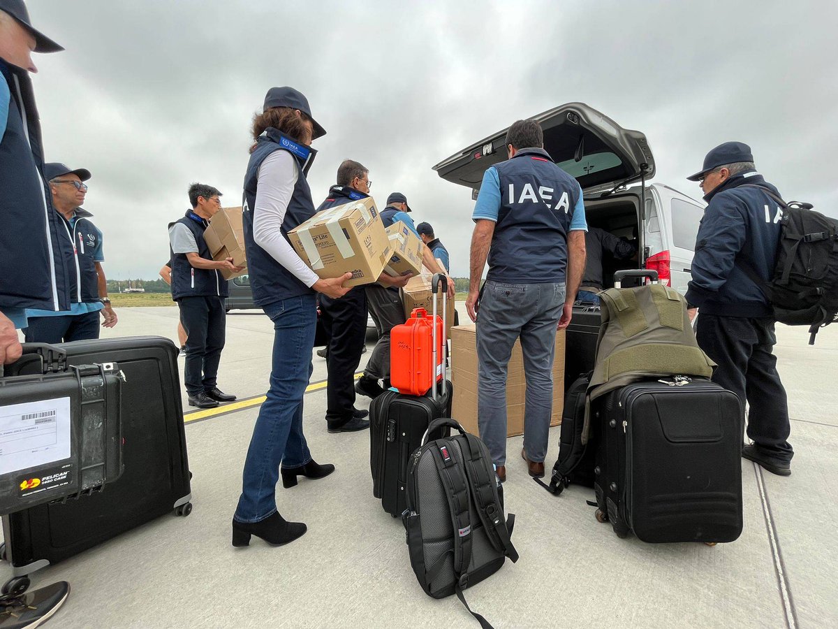 👷 @RafaelMGrossi and a team of experts &amp; inspectors have set off for the IAEA Support &amp; Assistance Mission to #Zaporizhzhya (ISAMZ), to help ensure nuclear safety and security at #Ukraine's Zaporizhzhya NPP and undertake vital safeguards activities.
👉 bit.ly/3KrBxiW