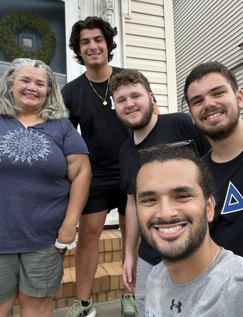 Live Like Lou tweet media