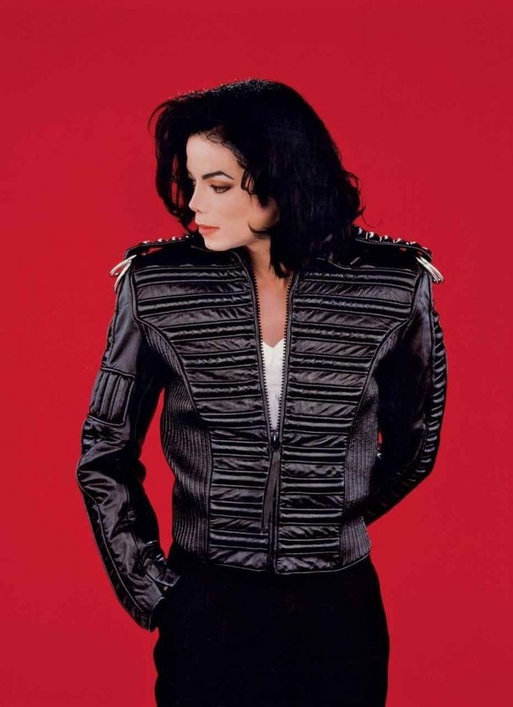 michaelp1cs's tweet photo. HAPPY BDAY MICHAEL, WE LOVE U FOREVER❤ #HappyBirthdayKingOfPop https://t.co/jUlyTebfpD