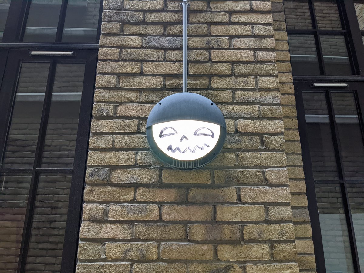 ianvisits's tweet photo. Alley lighting just off the side of Ludgate Square https://t.co/FmDL4NX1De