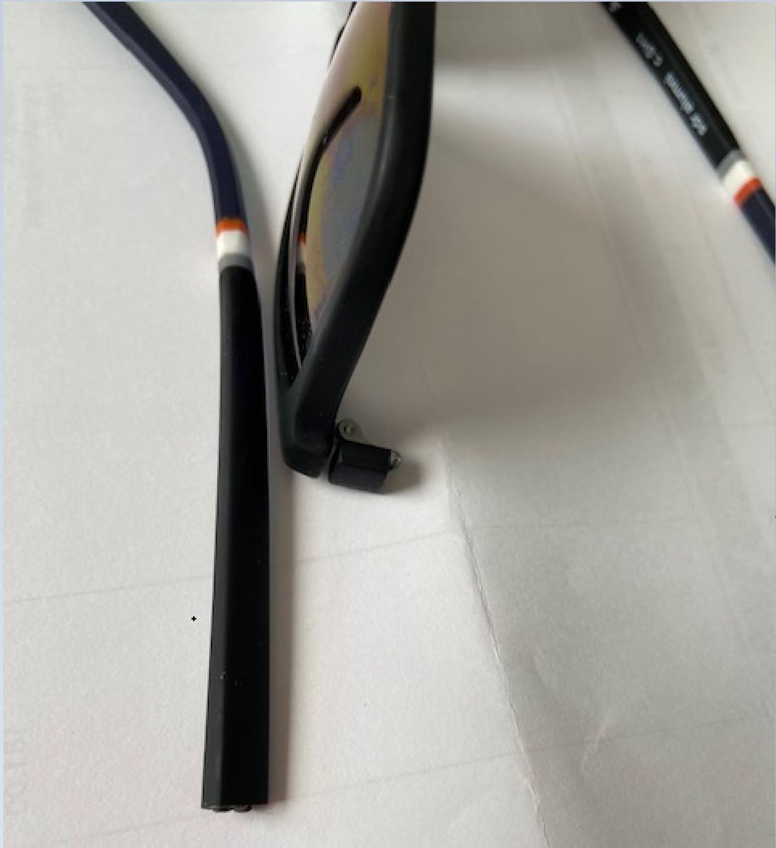 karamabee's tweet photo. Hey @Superdry, my sunglasses just randomly broke but your Canadian website has no Customer Service or contact info. Is there any way you can help me out with an exchange, please? https://t.co/cocTc69Lj3