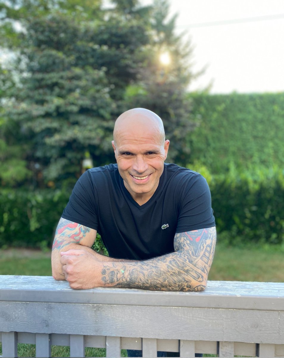 guyfelicella's tweet photo. I got sober at 43.
I became a father at 44.
I got my first legitimate paychq in decades at 45. 
I did my 1st TEDx Talk at 49.
I became an intl public speaker at 50.
Nobody thought I'd live past 30 &amp; here I am at 53. 🥳 It's never too late to start over! #HappyBirthday 🎉🥳🤯 https://t.co/OAwtTbtXAu