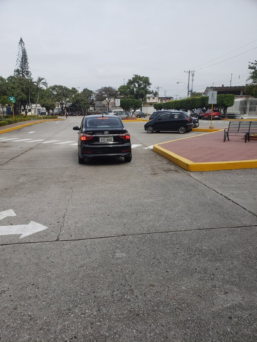 crisdavtorres's tweet photo. @Uber_Ecuador Ingresa el conductor al instituto de neurociencia lugar donde trabajo y al sentarme, me pide la dirección donde realizare el viaje, le indico iré a Urdesa, y me  vuelve a pedir ubicación  exacta, le.digo que la ubicación esta en la aplicación uber y me grito. 1/2 https://t.co/UWxKpjCVW8