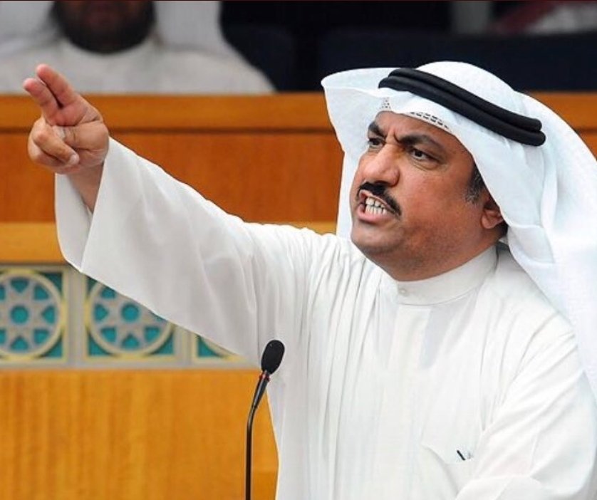 عاد لك في ذروة العليا مكان
ما يهزه لا غياب ولا بطا 

ان مليت الجو واشغلت الزمان
وشعلى العقبان من سرب القطا

وان عطيت/ افعالك لحالك لسان
وشعليك ان عابك اللي ما عطا

حاسر راسك ووجهك ما يهان
الهوان لمن على وجهه غطا

انت مقياس الشجاع من الجبان
وانت مقياس الصحيح من الخطا
#مسلم_البراك