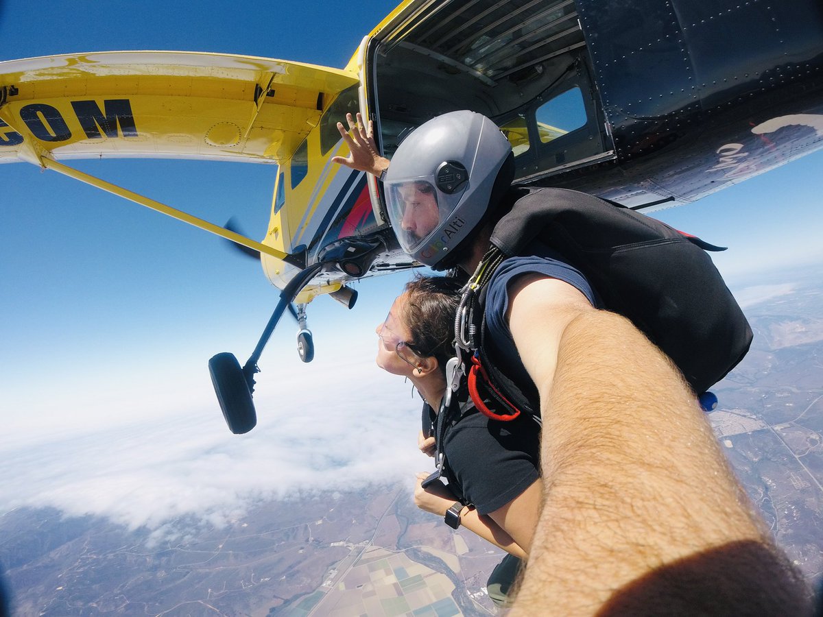 _YES7_'s tweet photo. 13,000 FT ✔️
#skydive #firstjump #VirgoSeason https://t.co/5UT3cWbdFQ