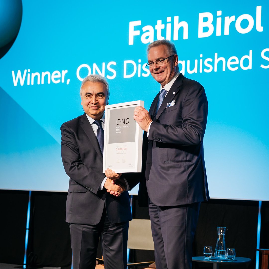 fbirol's tweet photo. Honoured to receive the Distinguished Service Award from @ONS_Stavanger today

I dedicated the award to the unsung heroes of the energy sector: the workers whose dedication &amp; expertise is vital for keeping the lights on &amp; our economies running

We rely on them day in &amp; day out https://t.co/YGcBK4RKl5