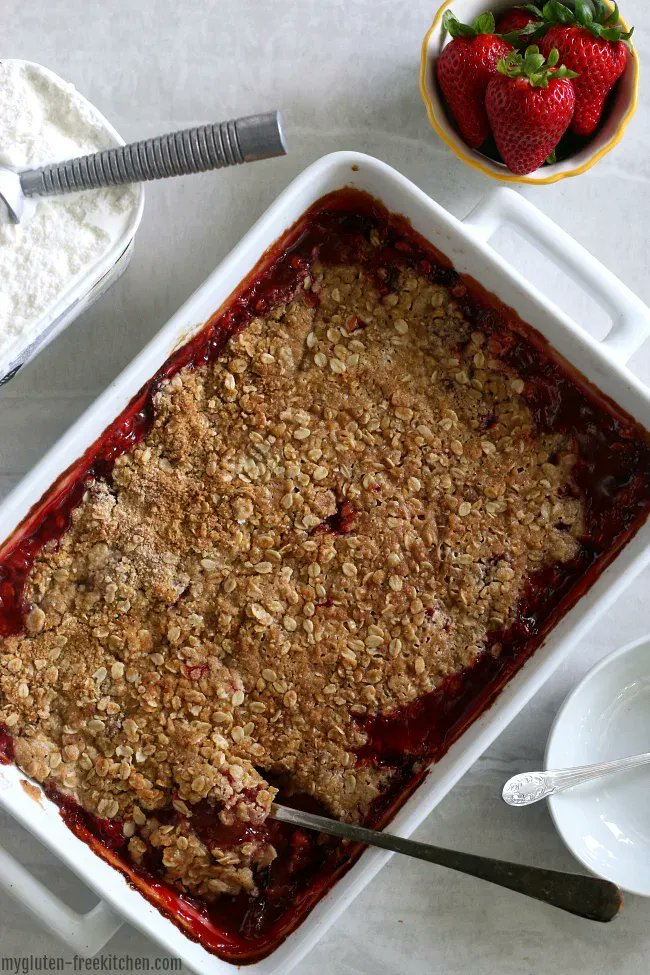 “Sweet strawberries and tart rhubarb come together in this gluten-free strawberry rhubarb crisp. ” buff.ly/2E08zpk