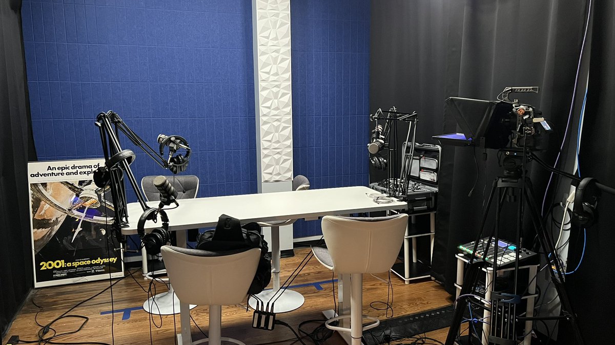 MostlyHarmlessMedia tweet media