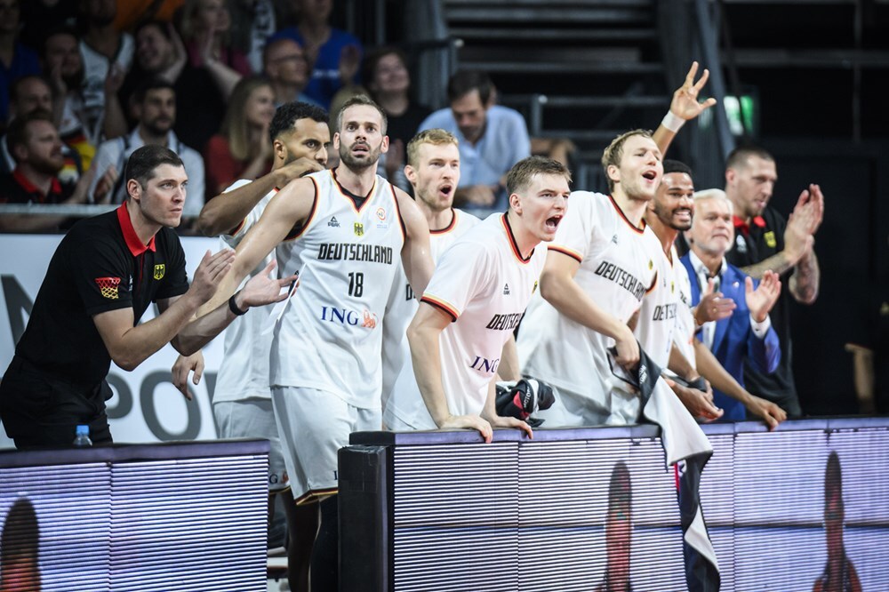 hamburgtowers's tweet photo. Gestern standen sich #Wobo &amp; #ZigaSamar im @FIBAWC Qualifier zwischen 🇩🇪 &amp; 🇸🇮 im direkten Duell gegenüber. Am 6.09. könnten beide bei der @EuroBasket in Köln bereits erneut aufeinandertreffen - ein finaler Kaderplatz vorausgesetzt. 

Wir drücken die Daumen! #Towers #KoerbefuerD https://t.co/ClioBanasi