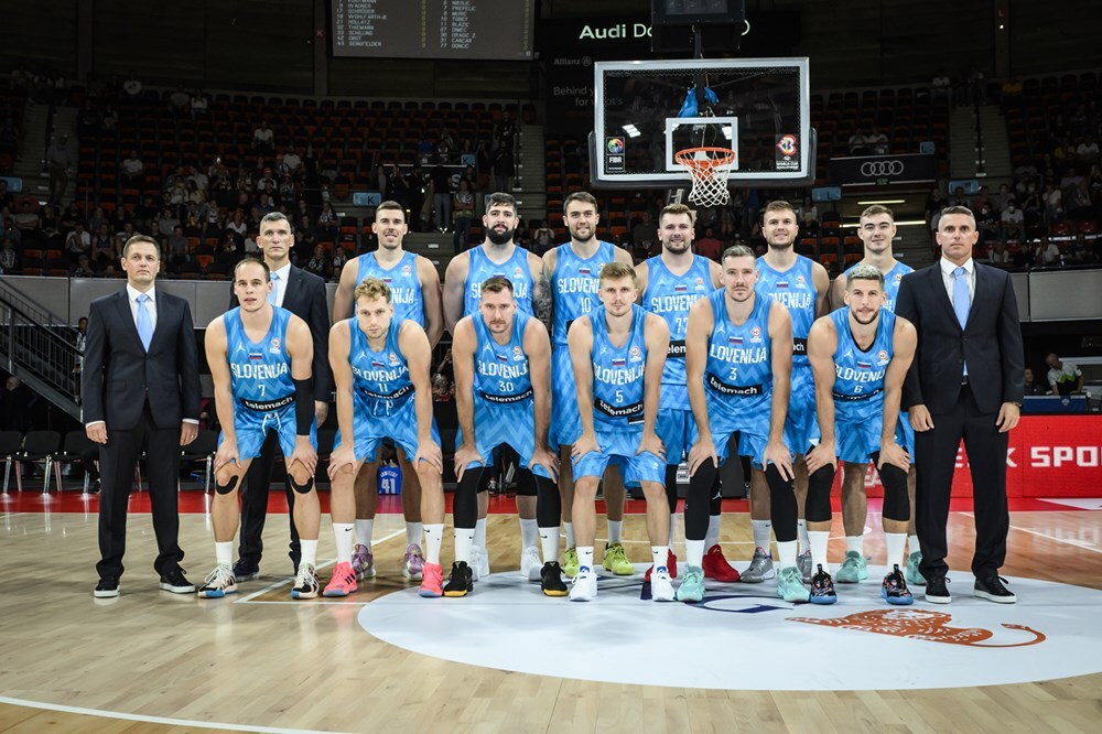 hamburgtowers's tweet photo. Gestern standen sich #Wobo &amp; #ZigaSamar im @FIBAWC Qualifier zwischen 🇩🇪 &amp; 🇸🇮 im direkten Duell gegenüber. Am 6.09. könnten beide bei der @EuroBasket in Köln bereits erneut aufeinandertreffen - ein finaler Kaderplatz vorausgesetzt. 

Wir drücken die Daumen! #Towers #KoerbefuerD https://t.co/ClioBanasi