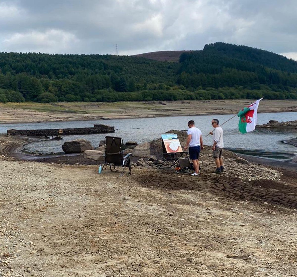 mikeyjonesart's tweet photo. Cofiwch Dryweryn! 🏴󠁧󠁢󠁷󠁬󠁳󠁿

#capelcelyn #cofiwchdryweryn #Cymru #welshhistory #Wales  #northwales #Welshart @YesCymru @WalesOnline https://t.co/z0XHi389Gr