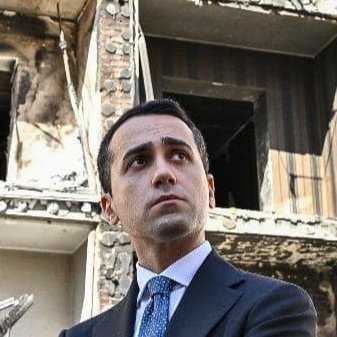 Napoli facci sognare! 😍
Di Maio nei sondaggi sotto l'1%...