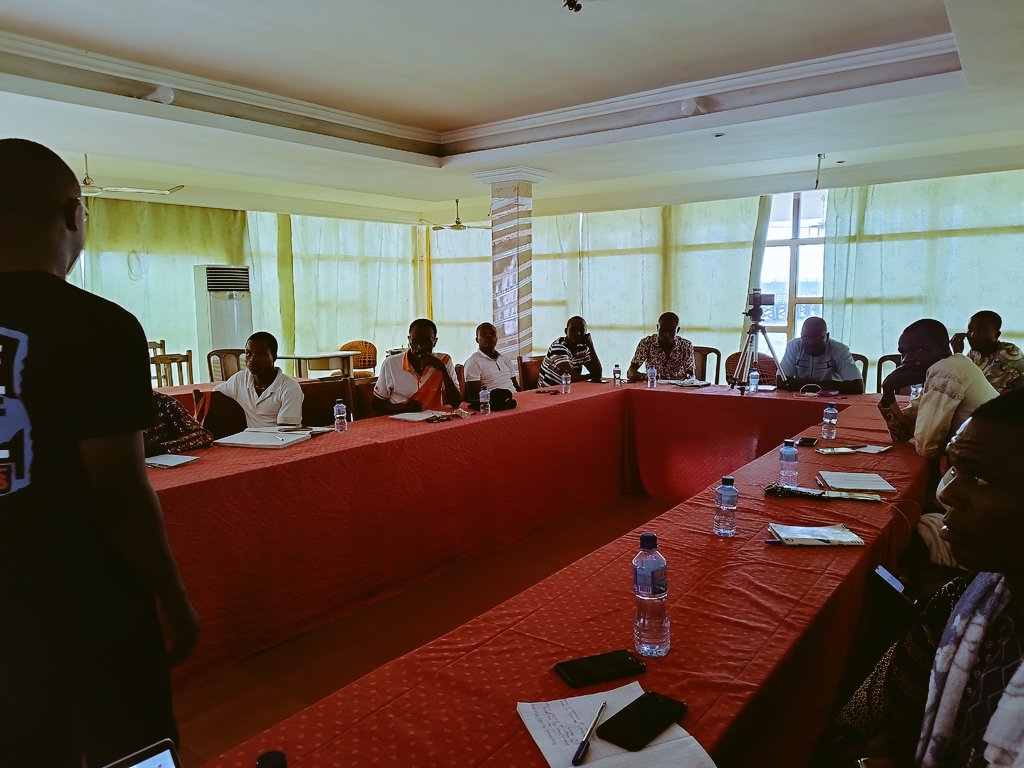 oboubeblanchard's tweet photo. #blogday2022
#blogday229
Le rendez-vous de Possotomé a commencé avec @tonakpa_ulrich sur les notions de bases du design graphique.

@ab_benin
@aprc_aheme 
@RadioAheme https://t.co/zk3VPZfiB5