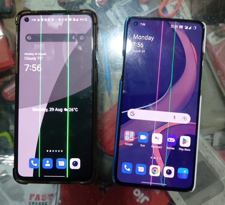 mdwaseem789's tweet photo. Recently after the update on my two Oneplus8T. i got a green and pink vertical line on my display with the same issue with my 2 devices It's a 40k device and not a joke #OnePlus8t #oneplus8Tdisplayline @OnePlus_Support @oneplus @OnePlus_IN @OnePlusSecurity @PeteLau #NavnitNakra https://t.co/Yx7wjBIeTo