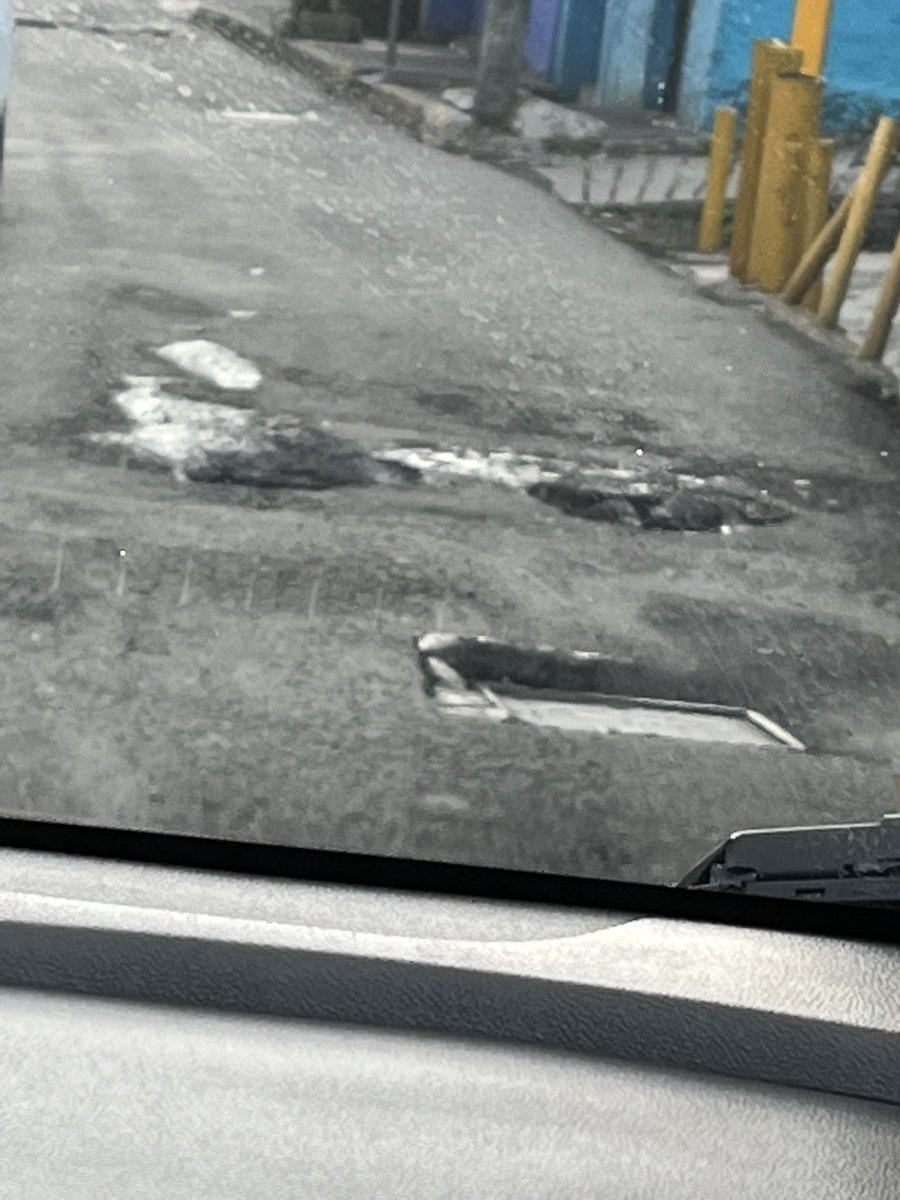 nhernandezr1's tweet photo. @GobCDMX @GobCDMX @Claudiashein @LaSEMOVI @ALaMagdalenaC @Luis_GQM Urge bacheo en Av. San Bernabé, de Las Cruces a Atacaxco, aproximadamente 50 baches, algunos hasta de 30cm de profundidad. https://t.co/CX9oYbrw8r