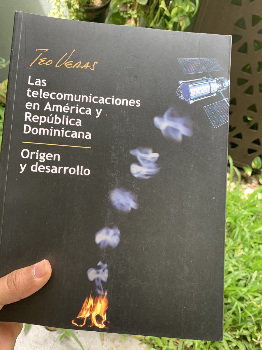 OttoJustoK's tweet photo. Gracias @bestepan por el presente. Tremendo compedio de investigación de Don #teoveras. 
Manual de consulta sobre todo lo que quieras saber de las Telecomunicaciones.

#telecomunicaciones #radio #television https://t.co/n2Qu8kgURG