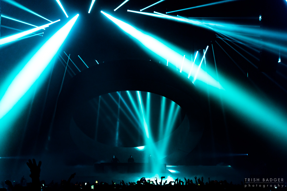 Never seen so much fist pumping at Toyota Center 👊 

Thanks for an awesome show on Saturday night <a href="/swedishousemfia/">Swedish House Mafia</a>⚡️

📸 <a href="/TrishBadger/">Trish Badger</a>