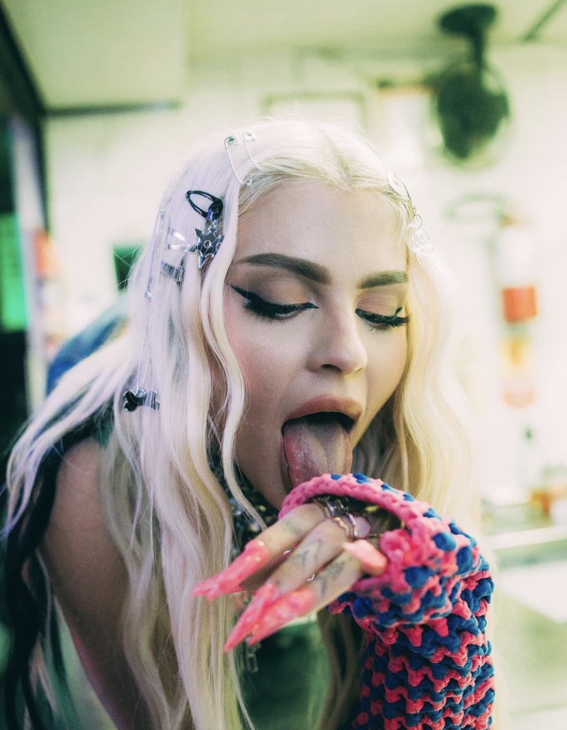 sonza_fa's tweet photo. À maioral, Luísa Sonza foi indicada para o prêmio multishow 2022, na categoria como “artista do ano” está visível a vitória né? https://t.co/13iuXfLKO2