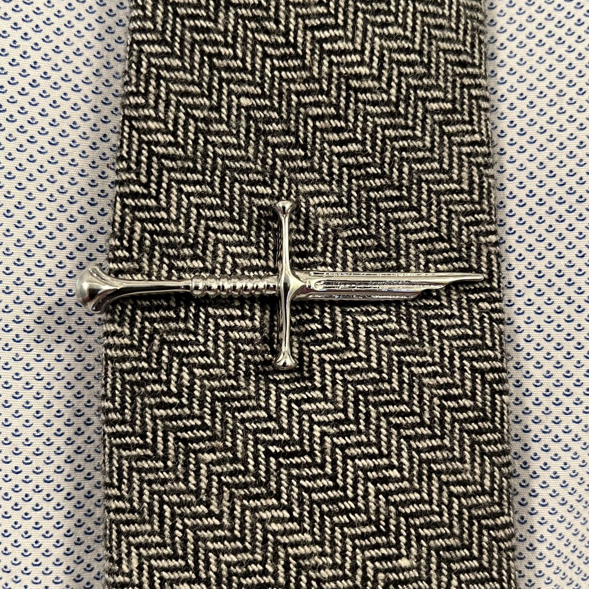 PaulMorrisonPhD's tweet photo. “From the ashes a fire shall be woken,
A light from the shadows shall spring;
Renewed shall be blade that was broken,
The crownless again shall be king.”
I got a new tie clip.
#LOTR #Narsil #TypesAndShadows https://t.co/pwINGtgpml