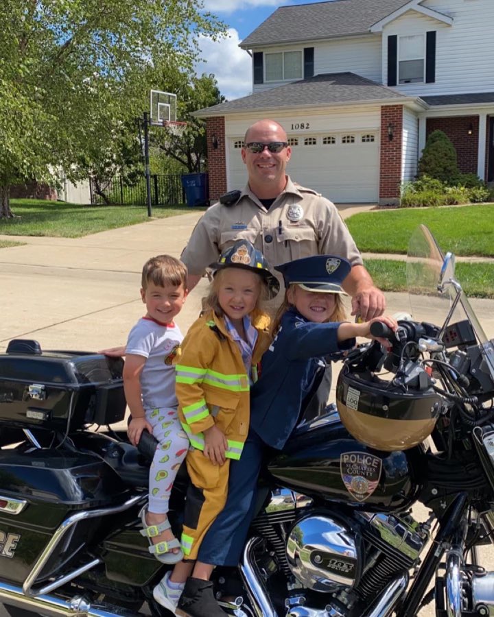 SCCMOPD's tweet image. Cpl. Keeven and neighborhood kids recently reviewed motorcycle safety. #SCCPDCommunity