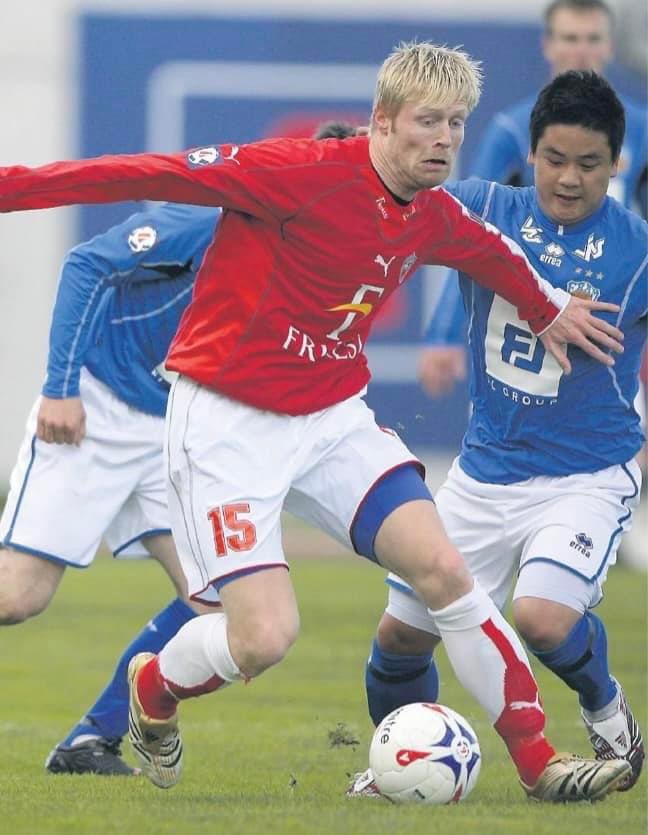 OReyndir's tweet photo. 👤🇩🇰 Dennis Bo Mortensen (f.1981)
🔴 Valur
🗓 2007
✅ 16 leikir
⚽️ 3 mörk
👤🇩🇰 Hans Yoo Mathiesen (f.1983)
🔵 Fram/Keflavík
🗓 2005 - 2008
✅ 57 leikir
⚽️ 2 mörk
#GamlaMyndin #FLgroup #Frjálsi https://t.co/rUkvEK97WR