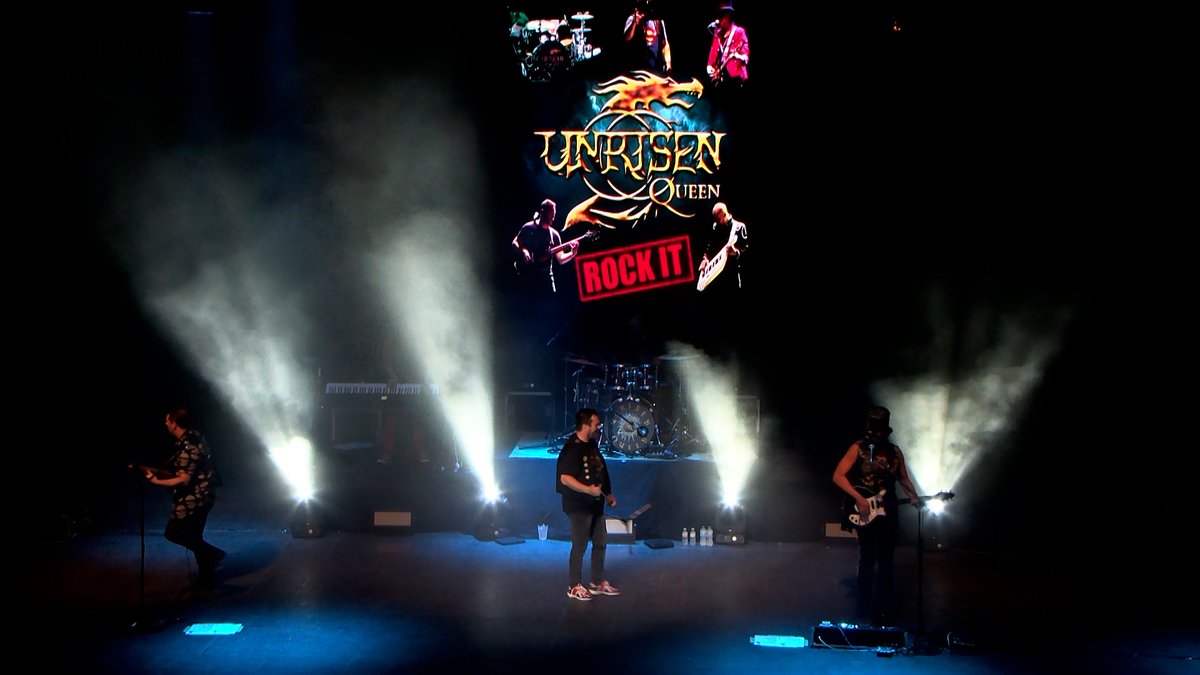 tuweb_tv's tweet photo. 🖨▶️ Unrisen Queen regresó a San Javier con su tributo al grupo británico Queen, con un exitoso show en el que contó con la participación de artistas internacionales invitados en el primer “U.Q. Fest Mar Menor” que acoge el Auditorio Parque Almansa. 22.00h #ActualidadInformativo https://t.co/6nH9svDwTK